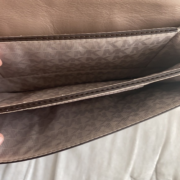 Michael Kors Studded Gusset Leather Crossbody. - Picture 8 of 10